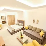 Queen Boutique * Mykonos Town