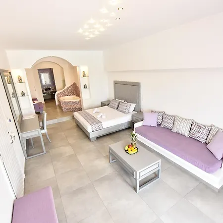 Queen Boutique * Mykonos Town