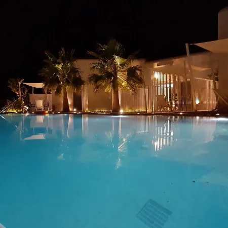 Queen Elegant * Mykonos Town