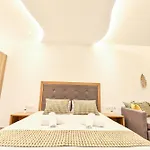 Queen Boutique Mykonos Town